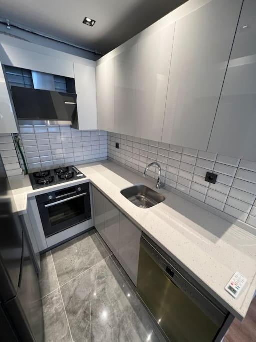 Zeytinburnu Merkezi Konumda, Sifir Daire & Esyalar Appartement Istanboel Buitenkant foto